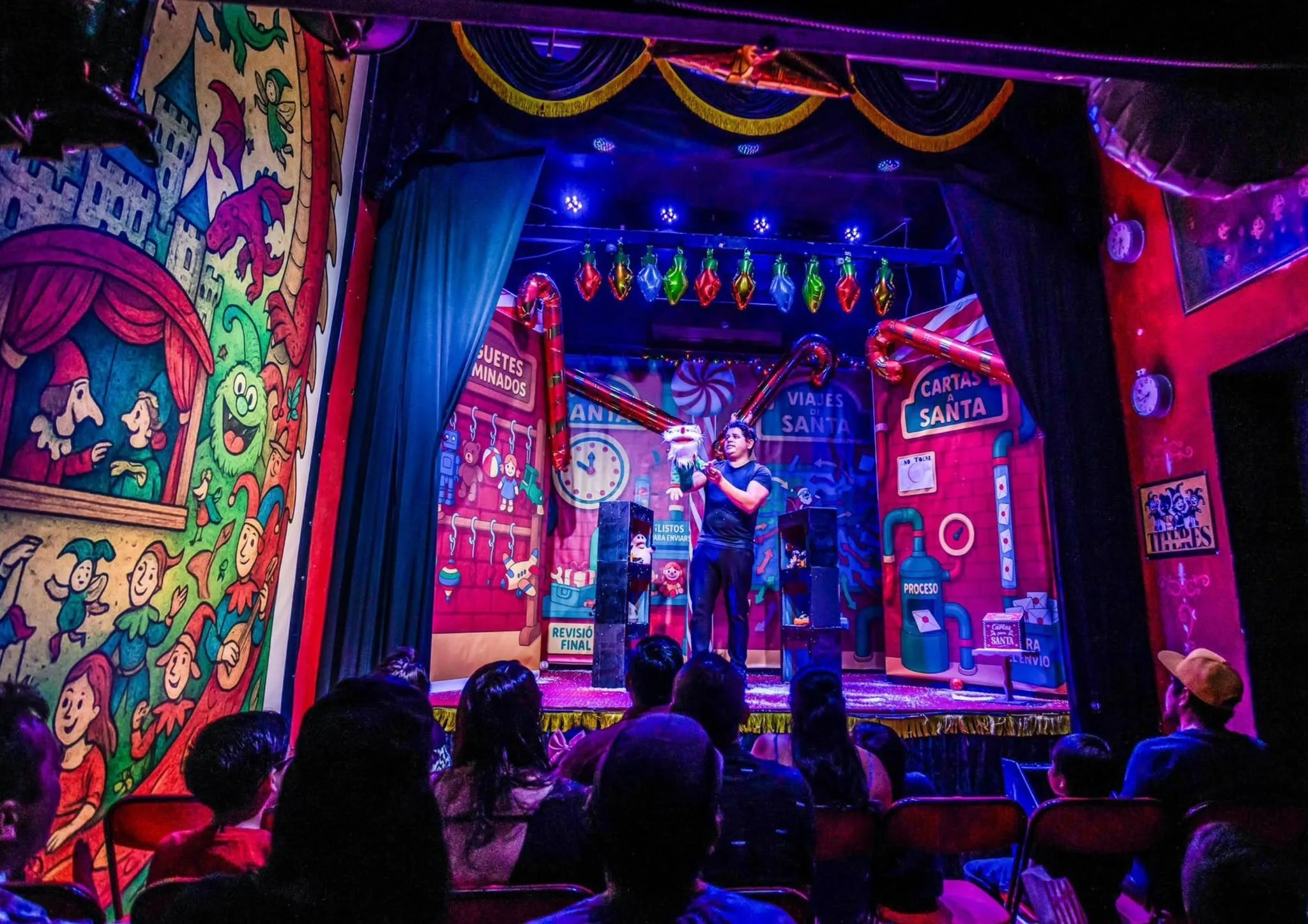 Familias en el foro durante una función
